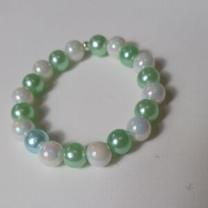 Elegant Green and White Pearl Bracelet